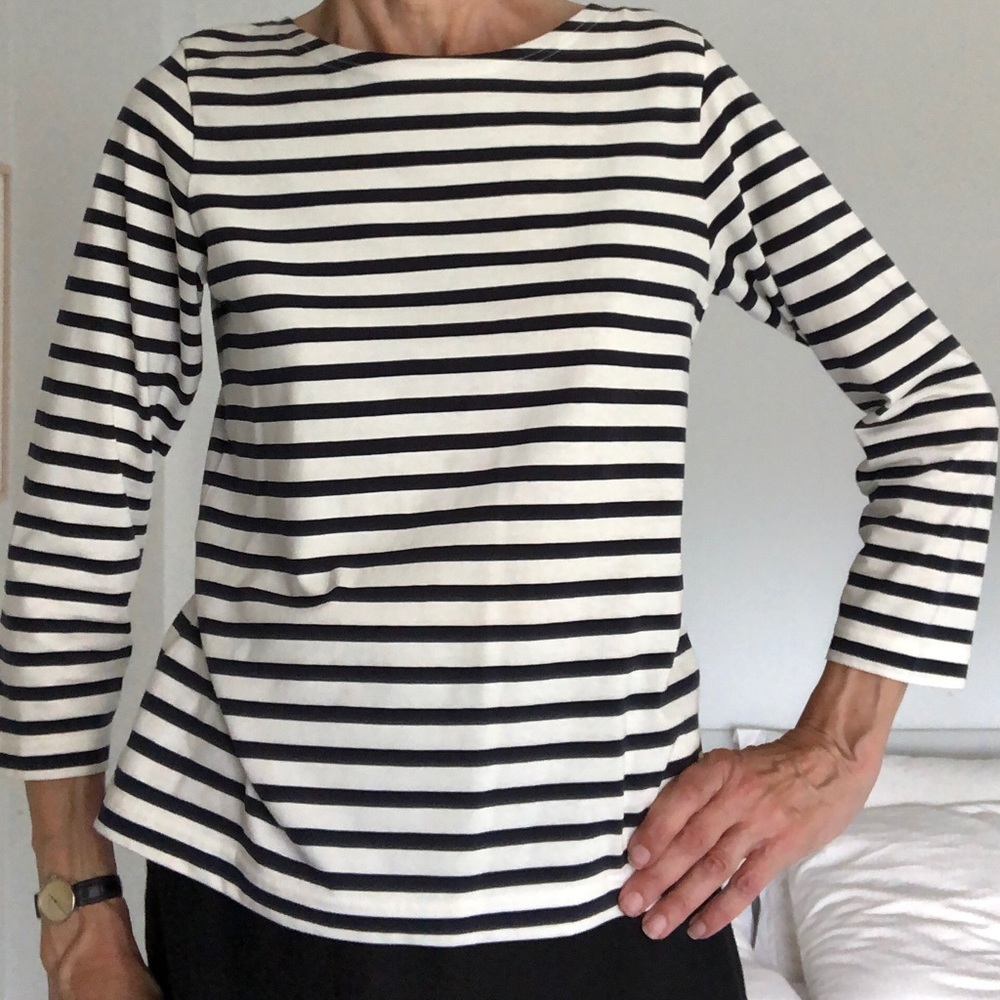 COS loose-fitting white t w dark-blue stripes (organic cotton); size S